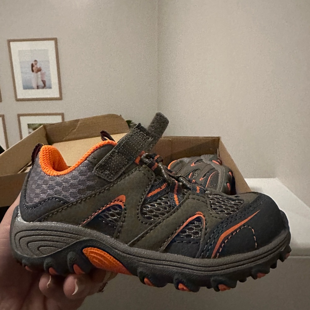 NWT Toddler hiking shoes (Merrell)